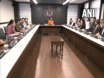 Uttar Pradesh: Not picking up calls of MPs and MLAs in UP will cost the officers heavily | Uttar Pradesh: यूपी में सांसद और विधायकों का फोन ना उठाना अफसरों पर पड़ेगा भारी