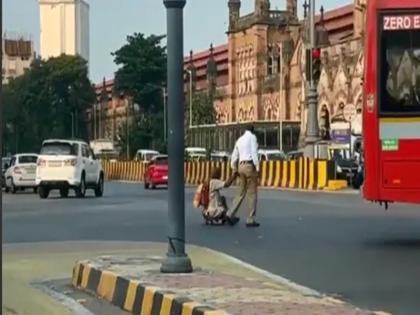 mumbai police instagram handle share viral video of traffic guard who helped handicapped to cross road safely internet reacts | दिव्यांग को सड़क पार कराने में ट्रैफिक गार्ड ने की मदद, लोगों ने कहा 'मुंबई पुलिस हैट्स ऑफ'; वीडियो वायरल
