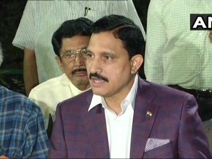 Andhra dispute: Union minister Gajapati Raju and YS Chaudhary resign submitted to PM Modi, TDP-NDA | टीडीपी के दोनों मंत्री गजपति राजू और वीईएस चौधरी ने पीएम मोदी को इस्तीफा सौंपा