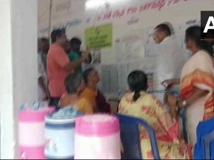 Andhra Pradesh Assembly elections 2024 YSRCP MLA candidate A Sivakumar attacks voter in Tenali Guntur see video | Andhra Pradesh Assembly elections 2024: लाइन में आकर वोट डालिए, इतना कहते ही वाईएसआरसीपी विधायक शिवकुमार ने खोया आपा, मतदाता पर लात-घूंसे की बारिश, देखें वीडियो