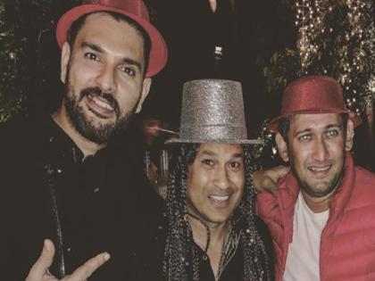 yuvraj singh new year party with sachin tendulkar and ajit agarkar photo viral | न्यू ईयर पार्टी से पहले युवराज ने सचिन और अजित अगरकर के साथ मनाया जश्न, तस्वीर वायरल