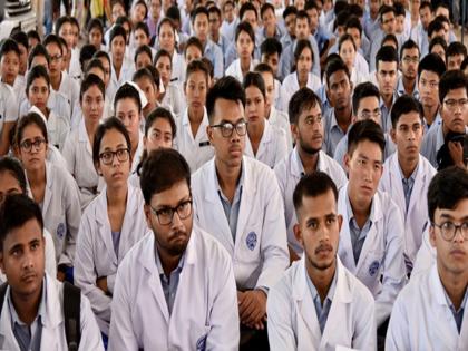 Union Health Ministry postponed the NEET PG 2022 Exam demand from medical candidates to postpone | NEET PG 2022 Exam: केंद्रीय स्वास्थ्य मंत्रालय ने पीजी परीक्षा को किया स्थगित, काउंसलिंग टकराव की वजह से मेडिकल उम्मीदवारों ने की थी मांग