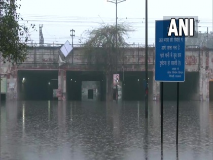news rainfall in delhi broke the record of 13 years highest rainfall recorded in a single day month january many areas waterlogged | दिल्ली में जनवरी में बारिश ने 13 साल का तोड़ा रिकॉर्ड, एक दिन में दर्ज हुई सर्वाधिक बारिश, शहर के कई हिस्सों में भरा पानी