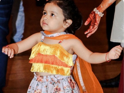 Ziva dance video viral on social media, dhoni sakshi attends sangeet party of poorna patel | जीवा के डांस के आगे सब हुए फेल, सोशल मीडिया पर वायरल हुआ वीडियो