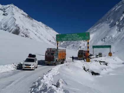 J&K Zojila Pass formally restored for traffic, Srinagar-Leh highway closed for only 73 days | J&K: जोजिला दर्रा औपचारिक तौर पर यातायात के लिए हुआ बहाल, केवल 73 दिनों के बंद रहा श्रीनगर-लेह राजमार्ग