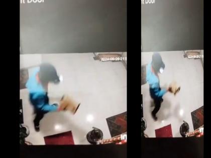 Zomato Delivery Boy Caught on Camera Stealing Customer Package From Doorstep After Delivering Food CCTV Video viral | फूड डिलीवरी करने आए जोमैटो ब्वॉय ने की ऐसी हरकत..., अब वीडियो हो रहा जमकर वायरल Zomato Delivery Boy Caught on Camera Stealing Customer Package From Doorstep After Delivering Food CCTV Video viral | फूड डिलीवरी करने आए जोमैटो ब्वॉय ने की ऐसी हरकत..., अब वीडियो हो रहा जमकर वायरल