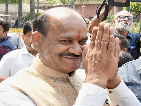 Lok Sabha Elections 2024: ''कांग्रेस धर्म के नाम पर लोगों को बांटकर चुनाव जीतना चाहती है, वो तुष्टीकरण की राजनीति कर रही है'', ओम बिड़ला ने कहा Lok Sabha Elections 2024: ''कांग्रेस धर्म के नाम पर लोगों को बांटकर चुनाव जीतना चाहती है, वो तुष्टीकरण की राजनीति कर रही है'', ओम बिड़ला ने कहा