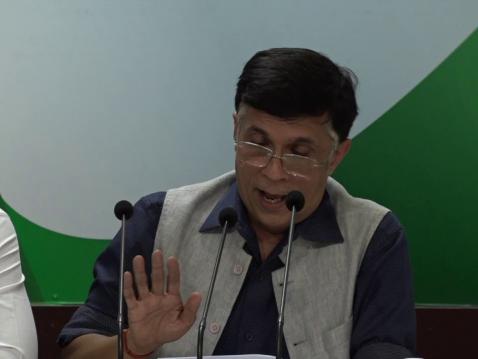 दादरा एवं नगर हवेली के सांसद मोहन भाई डेलकर की आत्महत्या के पीछे आख़िर क्या राज़ छिपा था, कांग्रेस ने न्यायिक जांच की मांग की