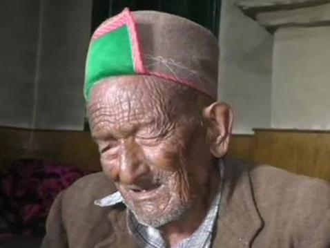 भारत के पहले मतदाता श्याम शरण नेगी वोट डालने को तैयार, मतदाताओं से की यह अपील