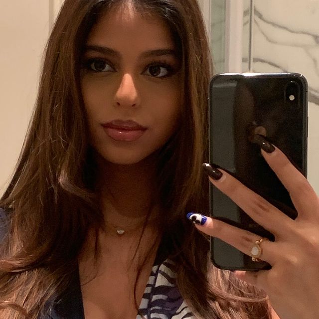 Shahrukh Khan's daughter Suhana shared Stunning photos seen in white top instagram see pics | 
