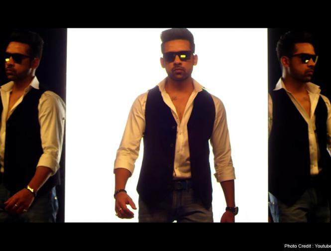 बिग बॉस' सीजन 11 में पुनीश शर्मा और बंदगी कालरा की लव स्टोरी चर्चा में आई थी। | baiga-baosa-saijana-11-maen-paunaisa-saramaa-aura-bandagai-kaalaraa-kai-lava-sataorai-caracaa-maen | Latest television Photos at Lokmatnews.in