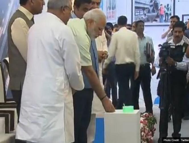 उत्तर प्रदेश के बागपत से प्रधानमंत्री नरेंद्र मोदी ने रविवार को हरित ईस्टर्न पेरीफेरल एक्सप्रेस-वे (ईपीई) का उद्घाटन किया। | utatara-paradaesa-kae-baagapata-sae-paradhaanamantarai-naraendara-maodai-nae-ravaivaara-kao-haraita | Latest india Photos at Lokmatnews.in