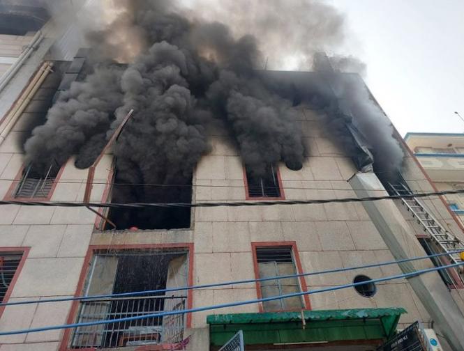 Delhi narela fire | delhi-narela-fire | Latest india Photos at Lokmatnews.in