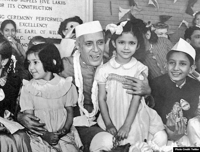 Bal Diwas 2018: Chacha Nehru unseen pictures with children | bal-diwas-2018-chacha-nehru-unseen-pictures-with-children | Latest india Photos at Lokmatnews.in