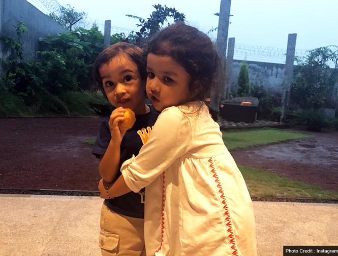 सलमान खान की बहन अर्पिता खान शर्मा ने रविवार को इंस्टाग्राम पर बेटे आहिल और धोनी की बेटी जीवा की तस्वीरें शेयर की हैं। | salamaana-khaana-kai-bahana-arapaitaa-khaana-saramaa-nae-ravaivaara-kao-insataagaraama-para-baetae | Latest bollywood Photos at Lokmatnews.in सलमान खान की बहन अर्पिता खान शर्मा ने रविवार को इंस्टाग्राम पर बेटे आहिल और धोनी की बेटी जीवा की तस्वीरें शेयर की हैं। | salamaana-khaana-kai-bahana-arapaitaa-khaana-saramaa-nae-ravaivaara-kao-insataagaraama-para-baetae | Latest bollywood Photos at Lokmatnews.in