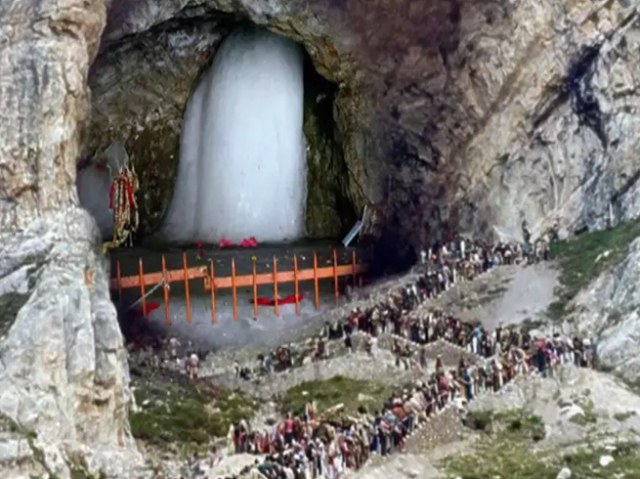 अमरनाथ यात्रा: सवा चार लाख श्रद्धालुओं ने किए दर्शन