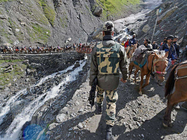 Jammu & Kashmir govt has issued security advisory for #AmarnathYatra pilgrims and tourists, asked them to return amid terror threat | à¤à¤®à¤°à¤¨à¤¾à¤¥ à¤¯à¤¾à¤¤à¥à¤°à¤¾ à¤ªà¤° à¤à¤¤à¤à¤à¥ à¤à¤¤à¤°à¤¾, à¤à¤®à¥à¤®à¥ à¤à¤¶à¥à¤®à¥à¤° à¤¸à¤°à¤à¤¾à¤° à¤¨à¥ à¤à¥ 15 à¤¦à¤¿à¤¨ à¤ªà¤¹à¤²à¥ à¤¯à¤¾à¤¤à¥à¤°à¤¾ à¤¸à¤®à¤¾à¤ªà¥à¤¤ à¤à¤°à¤¨à¥ à¤à¥ à¤à¥à¤·à¤£à¤¾