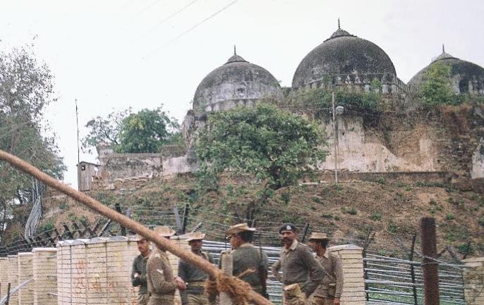 सुन्नी वक्फ बोर्ड ने राजीव धवन को हटाया