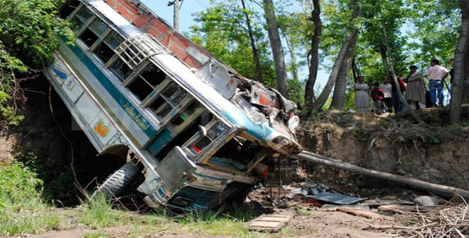 Jammu and Kashmir poonch road accident 13 killed 36 injured | जम्मू कश्मीर में भीषण हादसा: खाई में पलटी बस, 13 लोगों की मौत, 36 घायल Jammu and Kashmir poonch road accident 13 killed 36 injured | जम्मू कश्मीर में भीषण हादसा: खाई में पलटी बस, 13 लोगों की मौत, 36 घायल