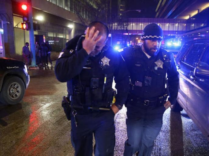 Chicago hospital shooting one policeman two civilian and gunman died | शिकागो के अस्पताल में गोलीबारी, पुलिसकर्मी और हमलावर समेत चार की मौत Chicago hospital shooting one policeman two civilian and gunman died | शिकागो के अस्पताल में गोलीबारी, पुलिसकर्मी और हमलावर समेत चार की मौत
