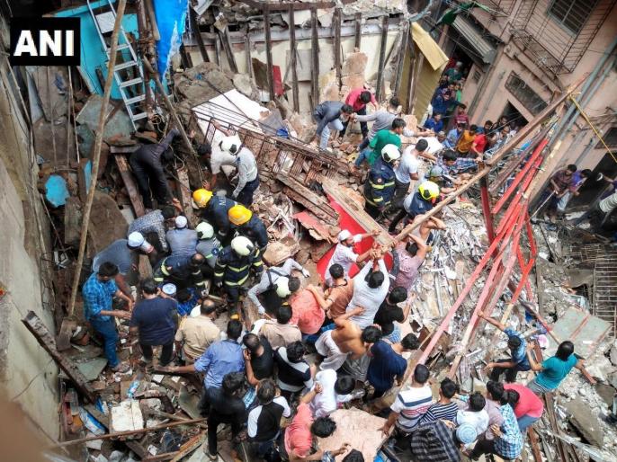 Mumbai: A four-storey building has collapsed in Dongri area, 40 people are feared trapped | मà¥à¤à¤¬à¤ मà¥à¤ à¤à¤¾à¤° मà¤à¤à¤¿à¤²à¤¾ बिलà¥à¤¡à¤¿à¤à¤ ढहà¥, 40 सॠà¤à¥à¤¯à¤¾à¤¦à¤¾ लà¥à¤à¥à¤ à¤à¥ फà¤à¤¸à¥ हà¥à¤¨à¥ à¤à¥ à¤à¤¶à¤à¤à¤¾