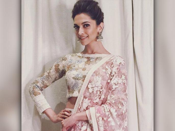 deepika padukone describes bollywood films in vogue video | दीपिका पादुकोण ने मजेदार अंदाज में बताया बॉलीवुड फिल्मों की बेसिक कहानी, Vogue US के कवर पर आईं नजर deepika padukone describes bollywood films in vogue video | दीपिका पादुकोण ने मजेदार अंदाज में बताया बॉलीवुड फिल्मों की बेसिक कहानी, Vogue US के कवर पर आईं नजर