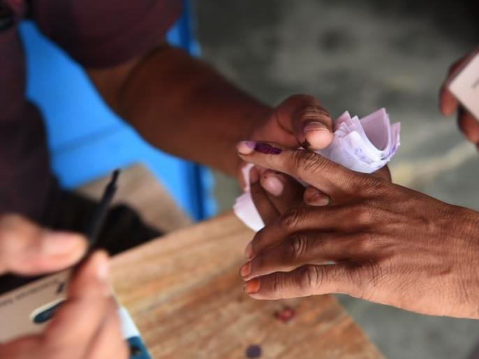 Meaning of Democracy: Electorate will reach the only voter in Arunachal pradesh | लोकतंत्र में वोट की कीमतः दिनभर पैदल चढ़कर एकलौते मतदाता तक पहुचेंगे चुनावकर्मी Meaning of Democracy: Electorate will reach the only voter in Arunachal pradesh | लोकतंत्र में वोट की कीमतः दिनभर पैदल चढ़कर एकलौते मतदाता तक पहुचेंगे चुनावकर्मी