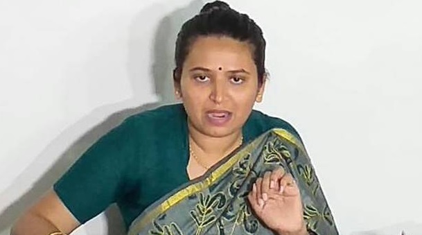Gujarat: leader Reshma Patel quits BJP, says it ‘marketing company’ | गुजरात: बीजेपी नेता रेशमा पटेल ने दिया इस्तीफा, कहा- 'पार्टी नहीं, मार्केटिंग कंपनी है' Gujarat: leader Reshma Patel quits BJP, says it ‘marketing company’ | गुजरात: बीजेपी नेता रेशमा पटेल ने दिया इस्तीफा, कहा- 'पार्टी नहीं, मार्केटिंग कंपनी है'