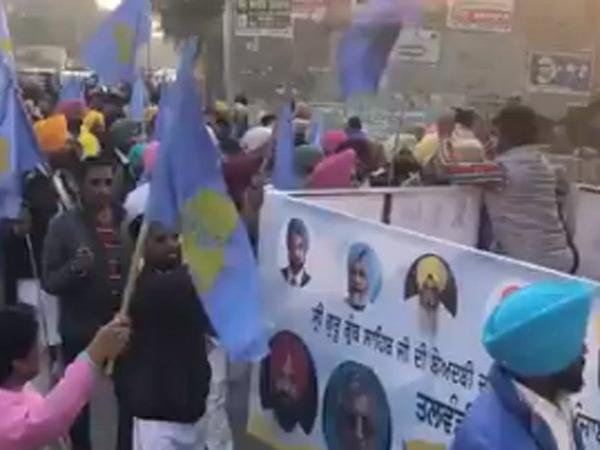 AAP rebels begin 'march for justice', likely to launch new party | आम आदमी पार्टी के बागी नेताओं ने शुरू किया ‘इंसाफ मार्च’, नई पार्टी का कर सकते हैं ऐलान AAP rebels begin 'march for justice', likely to launch new party | आम आदमी पार्टी के बागी नेताओं ने शुरू किया ‘इंसाफ मार्च’, नई पार्टी का कर सकते हैं ऐलान