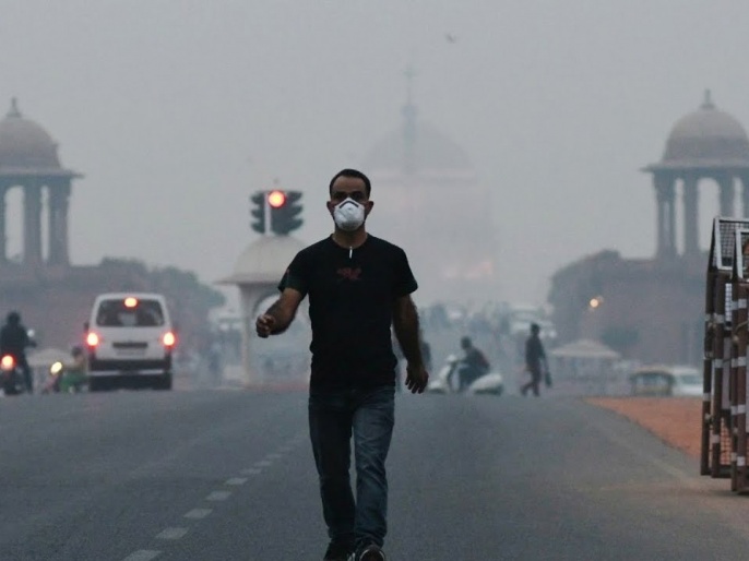 Air Pollution: Overall AQI Level Reaches 484 in Delhi, Breathing Difficult, Fears of Entering 'Emergency' Category | वायु प्रदूषणः दिल्ली में ओवरऑल AQI का स्तर 484 पहुंचा, सांस लेना दूभर, ‘‘आपातकालीन" श्रेणी में प्रवेश करने की आशंका