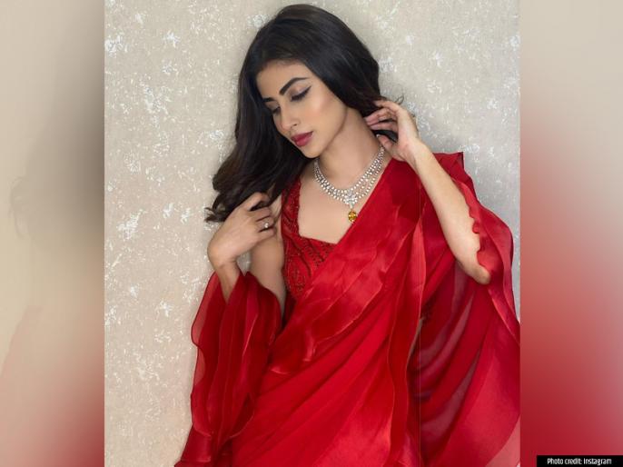 Mouni Roy favourite look in red saree | Naagin 3