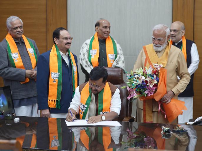 भाजपा की नई राष्ट्रीय टीम का ऐलान, राजे उपाध्यक्ष, ईरानी महासचिव