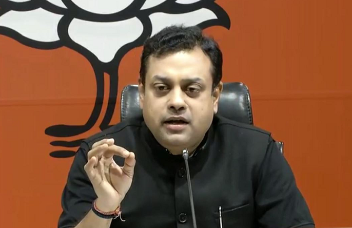 Tv news anchor makes fun of Bjp Spokesperson Sambit Patra | EXIT POLL : एग्जिट पोल के नतीजे देखकर नरम पड़े संबित पात्रा, एंकर ने कसा तंज Tv news anchor makes fun of Bjp Spokesperson Sambit Patra | EXIT POLL : एग्जिट पोल के नतीजे देखकर नरम पड़े संबित पात्रा, एंकर ने कसा तंज