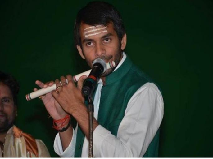 Lalu's family Aishwarya at home and Tej pratap yadav out after divorce file | ऐश्वर्या से तलाक की अर्जी के बाद लालू परिवार में मचा है घमासान, घर में है बहू और बाहर तेज प्रताप Lalu's family Aishwarya at home and Tej pratap yadav out after divorce file | ऐश्वर्या से तलाक की अर्जी के बाद लालू परिवार में मचा है घमासान, घर में है बहू और बाहर तेज प्रताप