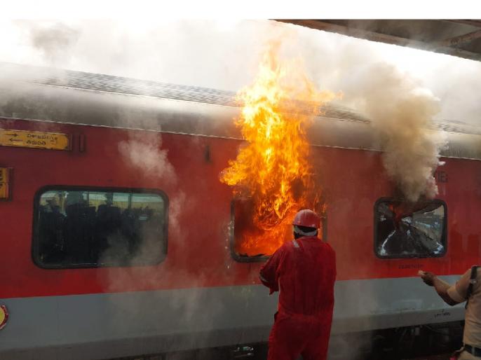 Fire Train Injan Andhra Pradesh Train Fire: कोरबा-विशाखापत्तनम एक्सप्रेस के कोच में लगी ...