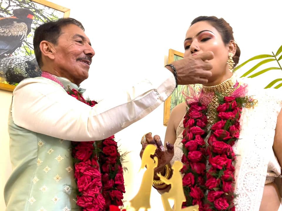 28 साल छोटी लड़की के साथ 66 साल के भारतीय क्रिकेटर अरुण लाल ने लिए 7 फेरे,  तस्वीरें वायरल | arun lal bulbul wedding photos former indian cricketer arun  lal married second